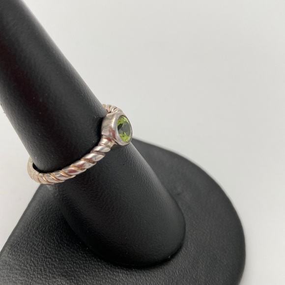 Sterling Silver peridot ring. Stamped 925. Brand new. - Picture 2 of 6